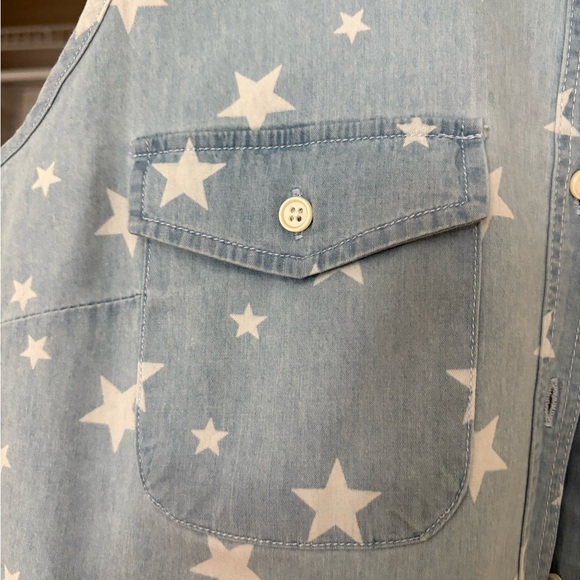 Denim and Compant Blue Star Print chambray Sleeveless Shirt - Picture 2 of 4